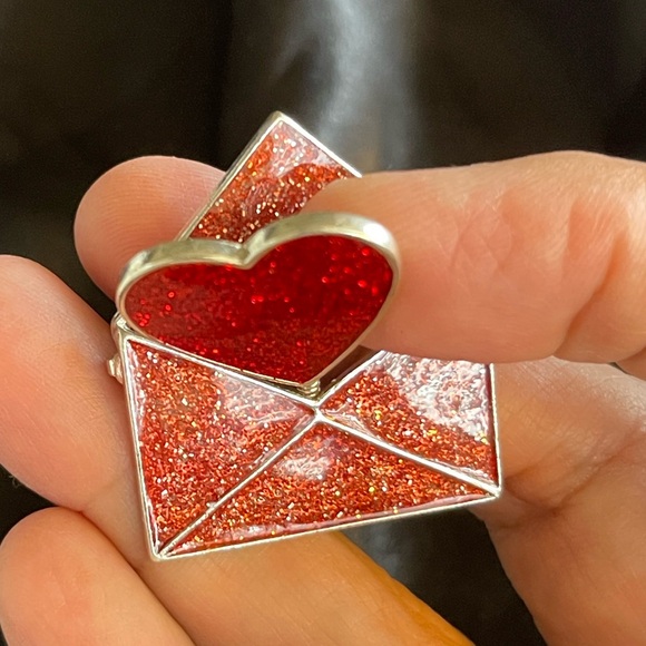 TC Signed Glittery Pink & Red Opened Envelope With Heart Brooch - Picture 2 of 4
